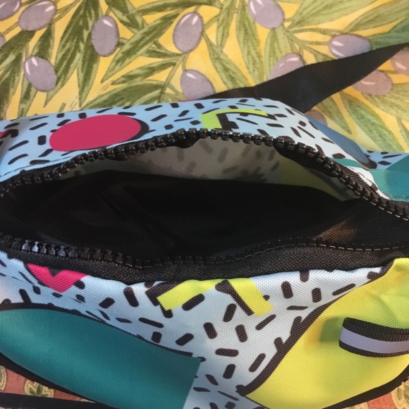 Retro 80’s - 90’s Style Geo Metric Print Fanny Pack, 2 Compartments, New, Sealed - Picture 4 of 5